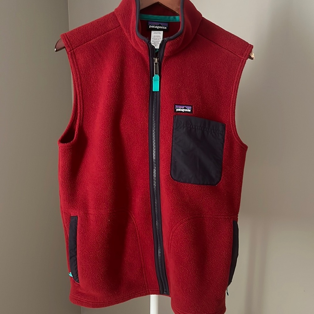 Men’s Patagonia Zip Up Vest, Size Medium.
